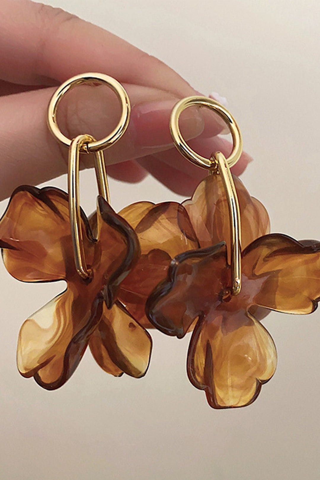 Náušnice s květinovým charm