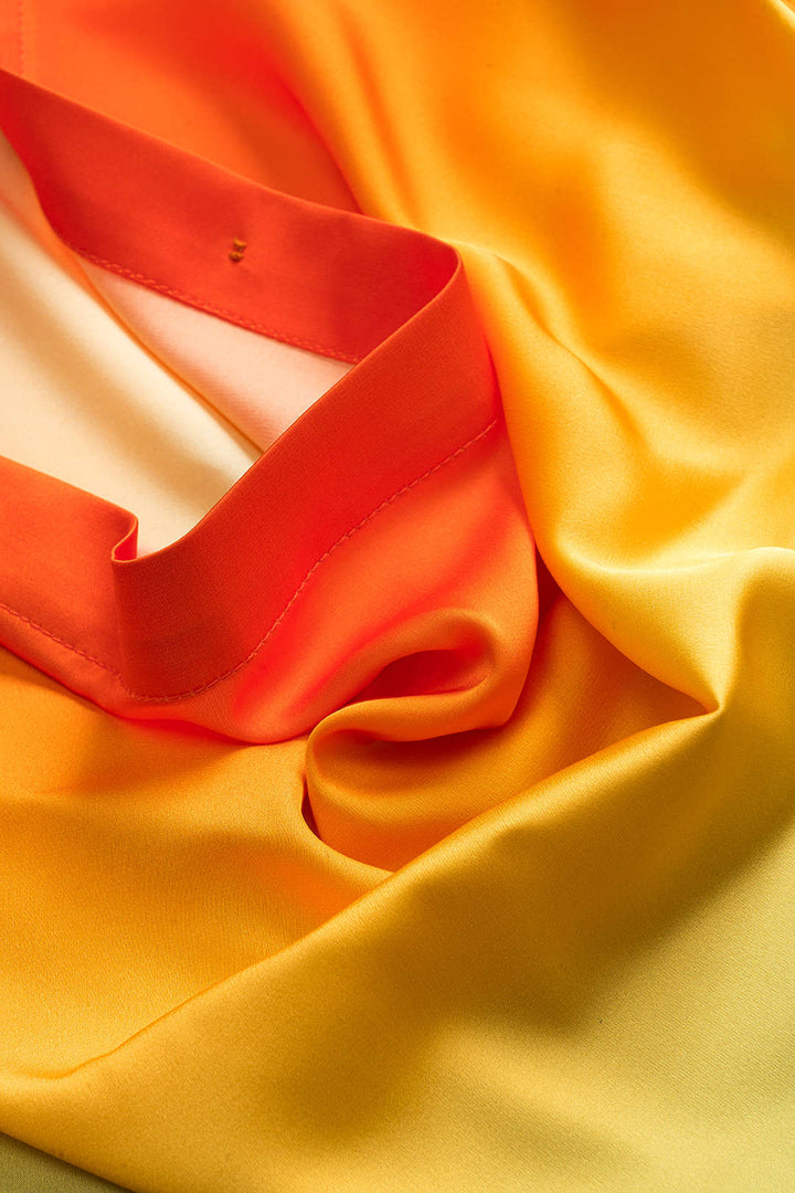 Krátká saténová mikina s kapucí v ombré designu