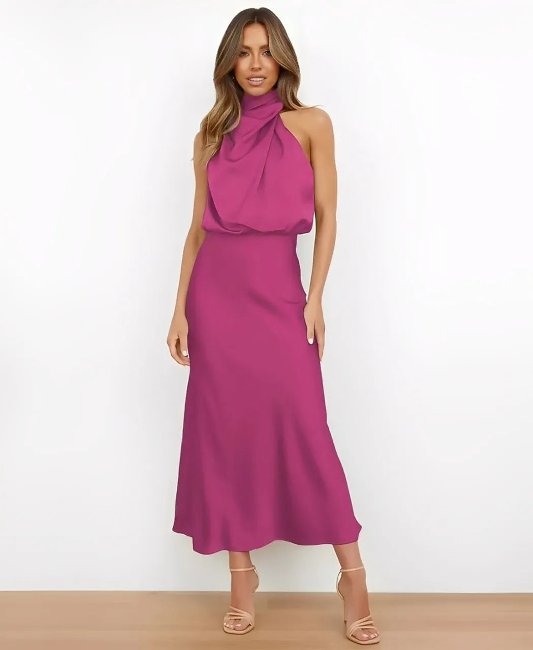 Valeria | Elegantní saténové šaty s halter výstřihem