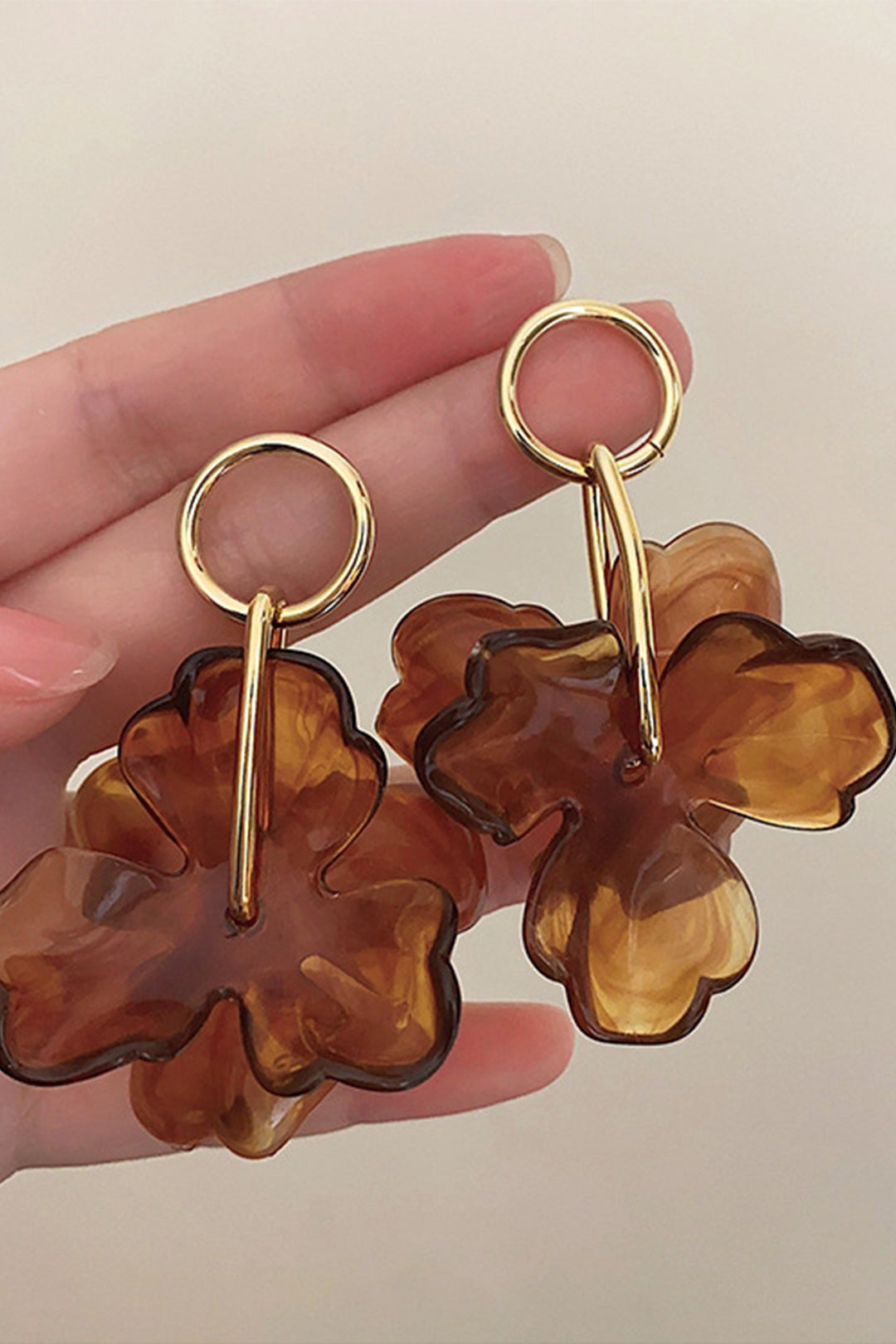 Náušnice s květinovým charm